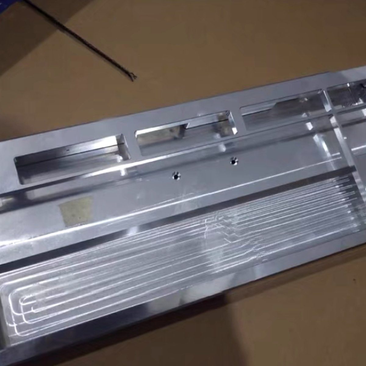 CNC aluminum cooling plate flow channels — EKINSUN