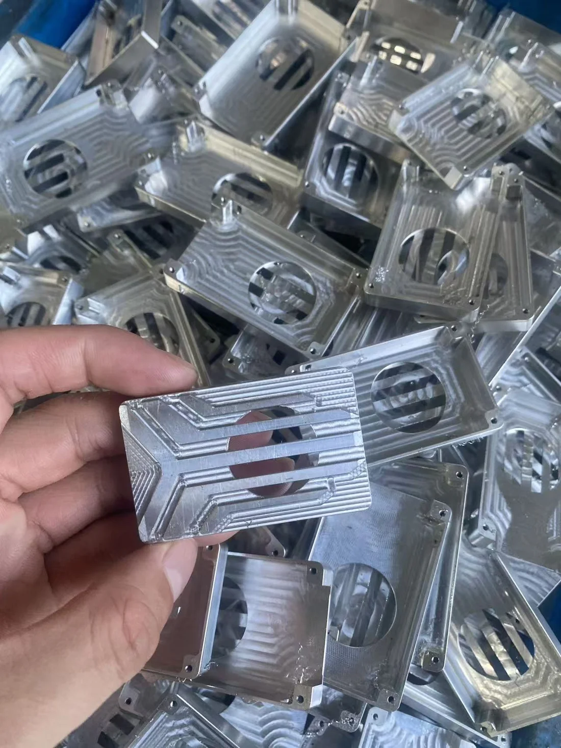 Serie de disipadores-carcasa de aluminio mecanizados CNC para drones — EKINSUN