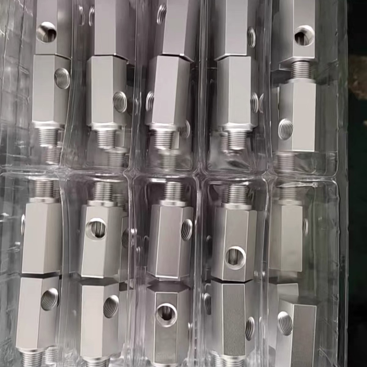 CNC machined stainless valve bodies packed in blister trays ready for export — EKINSUN